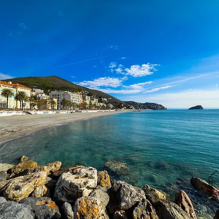 Beaches 400m - Free Garage - Terrace - Smart Tv Apartment Spotorno