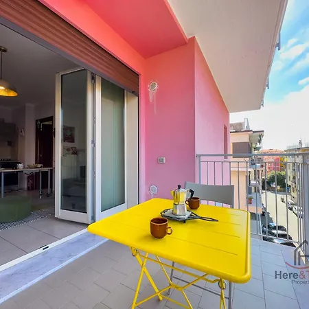 Beaches 400m - Free Garage - Terrace - Smart Tv Apartment Spotorno